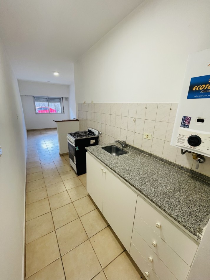 Bonito departamento 1 dormitorio en Pichincha frente a Facultad UNR